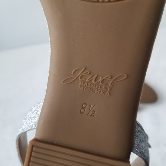 Jewel Badgley Mischka Daria Pearl and Crystal flat sandals size 8.5 - Picture 5 of 7